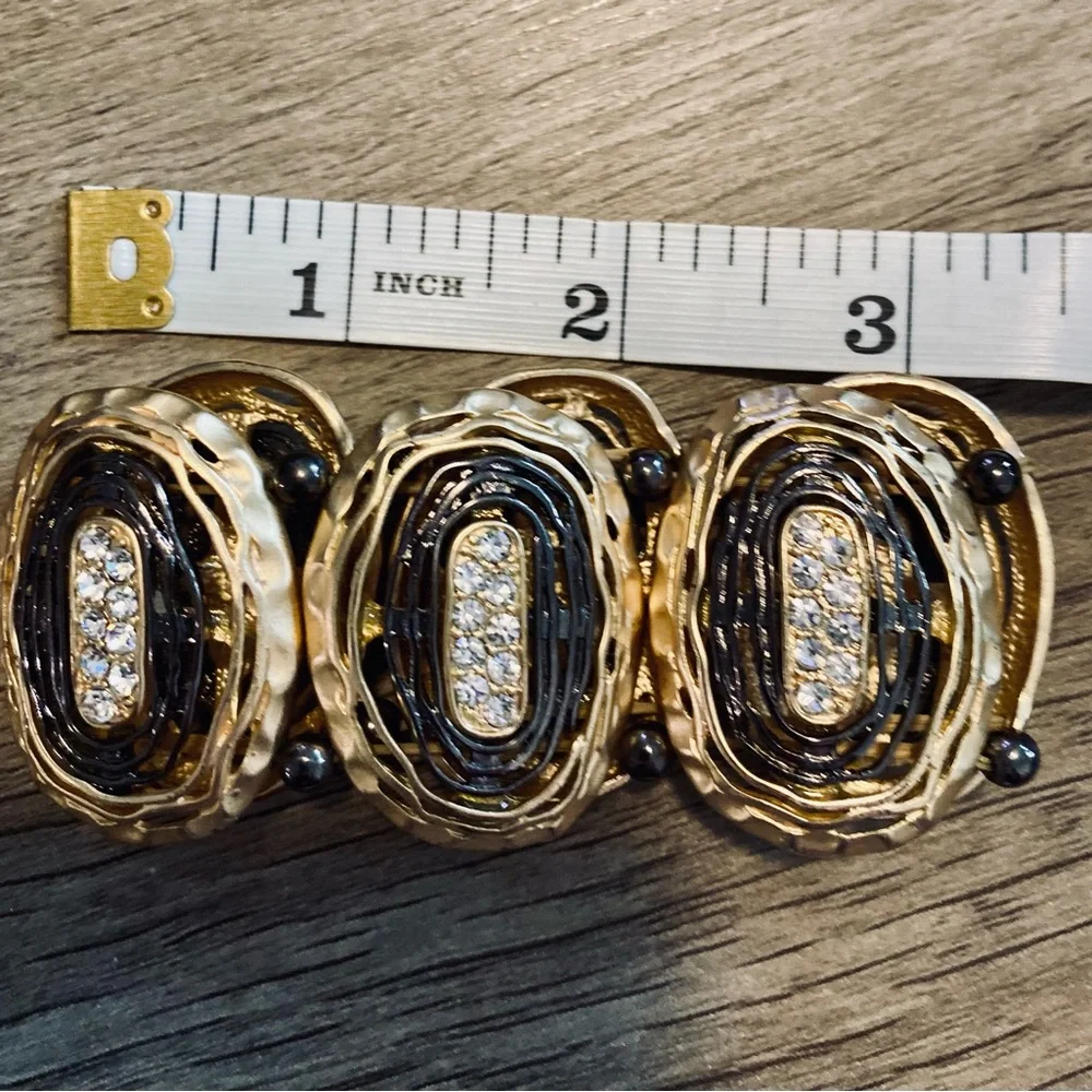 ✨ Vintage‑Inspired Statement Bracelet – Gold & Crystal Links - Picture 7 of 7